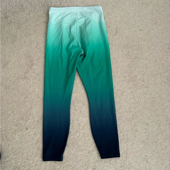 Athleta ombré. 7/8 leggings size small used in good condition - Picture 3 of 3